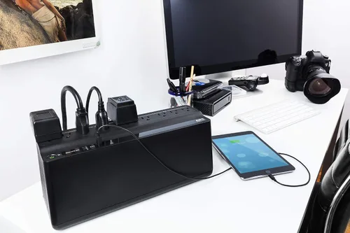 Vista 6 de APC 1500VA UPS de onda sinusoidal de respaldo y protector de sobretensiones, BR1500MS2, 2 puertos de cargador USB