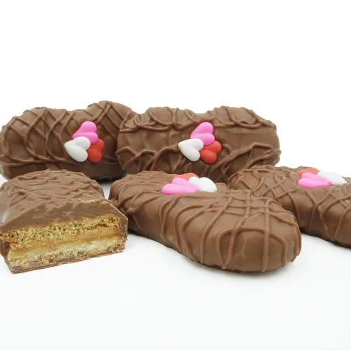 Vista 34 de Galletas de la marca Philadelphia Candies cubiertos por ambos lados de chocolate negro y con leche, y crema de cacahuete de la marca Nutter Butter