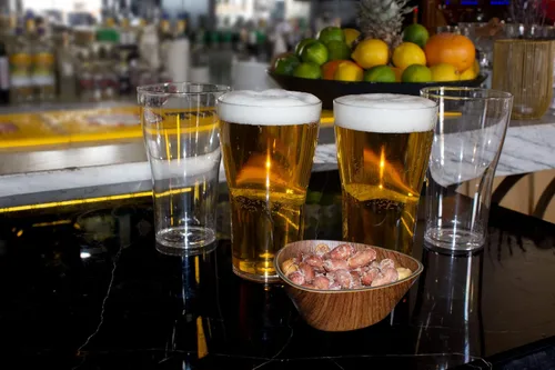 Vista 4 de Vasos de cerveza irrompibles, vasos de plástico de policarbonato multiusos, ideales como vasos sin alcohol, vasos de jugo y agua, vasos