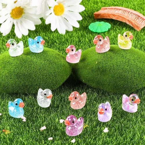 Vista 3 de DULEFUN 100 piezas mini patos con purpurina coloridos pequeños de resina para ocultar figuras de animales de plástico para casa de muñecas, micro