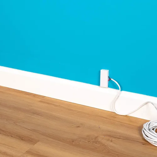 Vista 5 de Sewell Ghost Wire 2.0, cable de altavoz adhesivo súper plano, 16 AWG, 2 conductores, carrete de 7,6 m, blanco