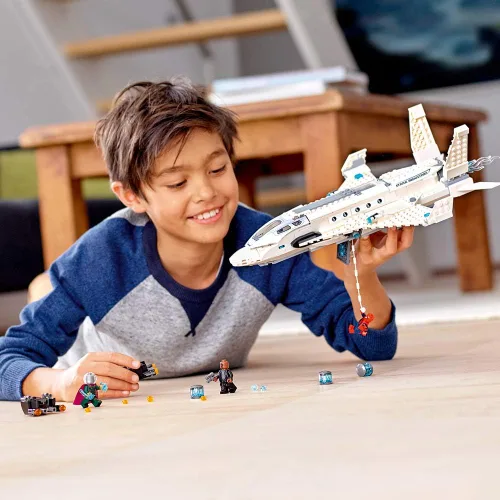 Vista 2 de LEGO Marvel Spider-Man Far from Home: Stark Jet and The Drone Attack 76130 Kit de Construcción (504 Piezas)