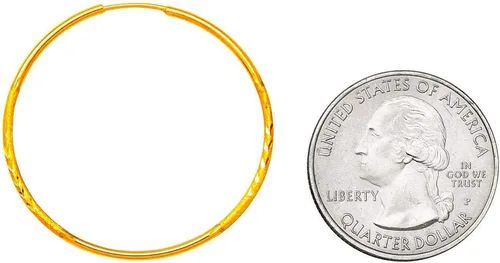 Vista 2 de Aretes de aro sin fin continuo de oro amarillo de 14 quilates con corte de diamante (tubo de 0.049 in)