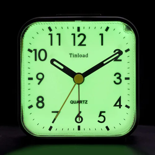 Vista 9 de Tinload Reloj despertador analógico de viaje con batería pequeño, silencioso, sin tictac, suave despertador, sonidos de pitido ascendente, Negro