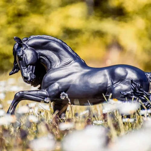 Vista 3 de Breyer Serie tradicional de caballos Sjoerd Modelo de juguete de caballo 12.25 x 8 pulgadas Escala 1:9 Modelo #1859