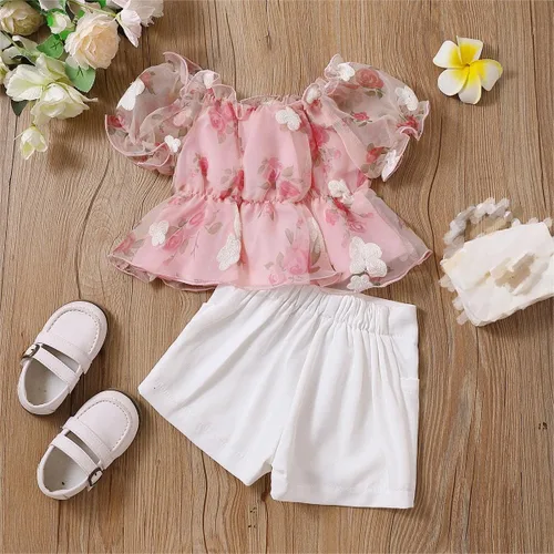 Vista 7 de Conjunto de 2 piezas de ropa de verano para niños y niñas pequeñas, con hombros descubiertos, con volantes, pantalones cortos de mezclilla rasgados