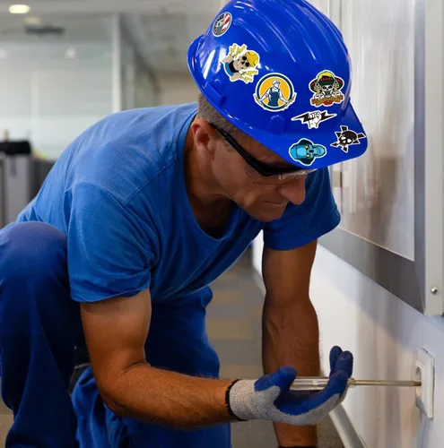 Vista 4 de Calcomanías de electricista, 50 unidades, divertidas calcomanías eléctricas para sombrero duro para electricista, hombres, liniero, calcomanías