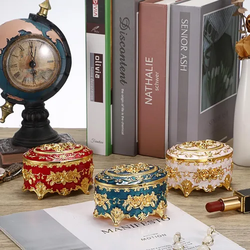 Vista 5 de Hipiwe Joyero de metal vintage, organizador ovalado con diseño de rosas, caja de almacenamiento para anillos, aretes, collar, regalo para mujeres