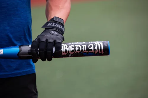 Vista 5 de Worth 2025 Bedlam Bate de sóftbol de lanzamiento lento USSSA Barril de 12.75 pulgadas Carga final XL 1 pieza