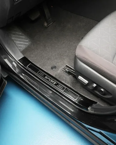 Vista 6 de para RAV4 Protector de Umbral de Puerta Interior de Acero Inoxidable, Compatible con Toyota RAV 4 2019 2020 2021 2022 2023 2024 2025 Accesorios