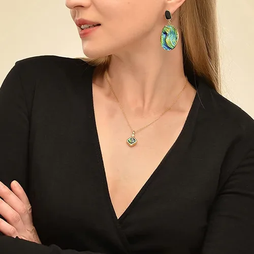 Vista 3 de Collar con colgante de 14 quilates para mujer, collar de esmeralda con piedra natal de mayo como regalo para ella.