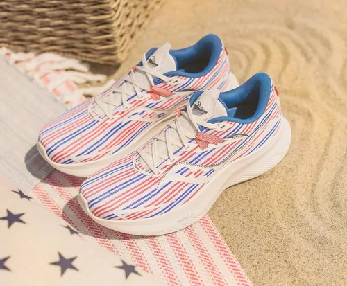 Vista 4 de Saucony Tenis de correr Ride 15 para mujer, Aleación de cuarzorosa