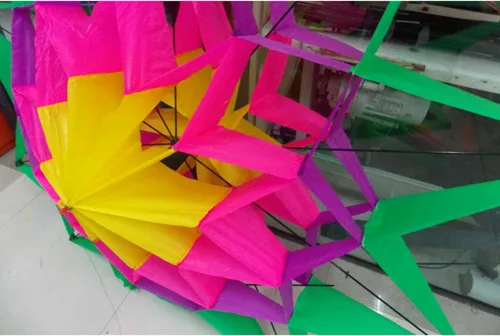 Vista 4 de SM SunniMix Cometa tridimensional 3D hermosa flor color cometa hecha a mano mosca para los muchachos