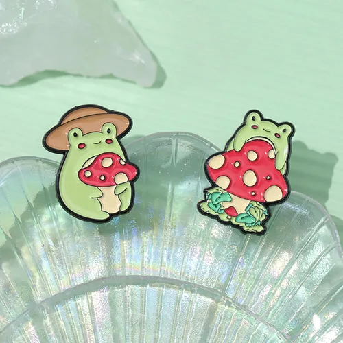 Vista 4 de Snappy - Juego de pines esmaltados de rana con diseño de animales para mujeres, hombres y niños, diseño de hongos de dibujos animados, insignias
