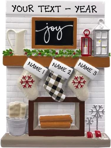 Vista 2 de Adorno de Navidad Personalizado 2025 para Familia de 3 de Repisa de Chimenea - Medias Familia Mañana de Navidad Adorno Decorativo Personalizado