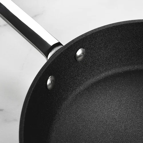 Vista 7 de Scanpan Stratanium+ - Juego de sartenes antiadherentes de acero inoxidable de 9.5 y 11 pulgadas con tapas, Maitre D', fabricado en Dinamarca