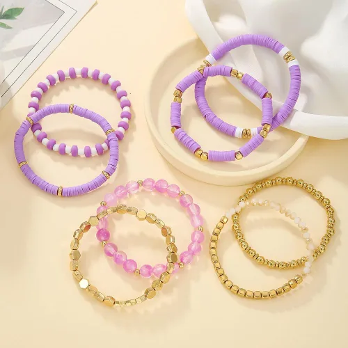 Vista 2 de Caiyao Juego de pulseras apilables de arcilla con corazón multicapa de Bohemia, pulseras elásticas con cuentas doradas de arcilla Heishi para 8