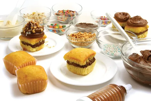 Vista 7 de Norpro Molde antiadherente de 12 cavidades para magdalenas, magdalenas y cupcakes, cuadrados