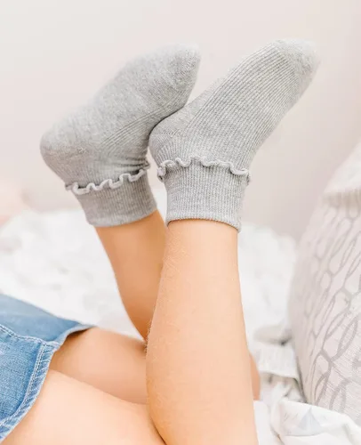 Vista 5 de Jefferies Socks Girl's Ripple Ruffle Trim Seamless Turn Cuff Crew Socks 5 Pack