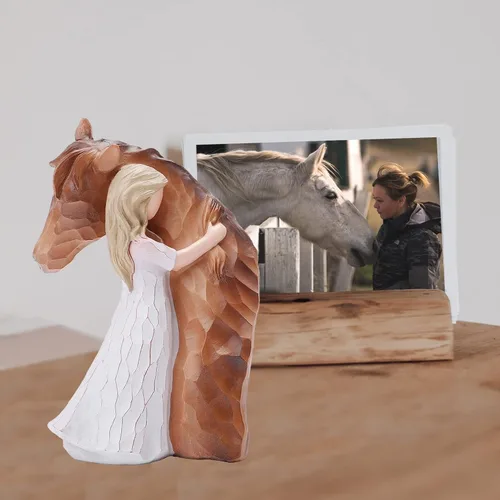 Vista 5 de Estatua de niña abrazando un caballo decorativa - Figura esculpida pintada a mano, regalos para mujeres y amantes de los caballos - Figura