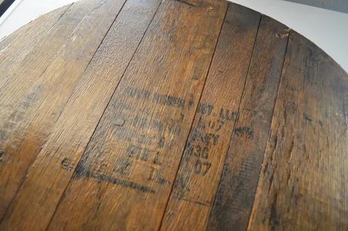 Vista 4 de Kentucky Bourbon - Tapa de barril de whisky - Lazy Susan - Estampado de destilería - Decoración de mesa de cocina Estampado aleatorio