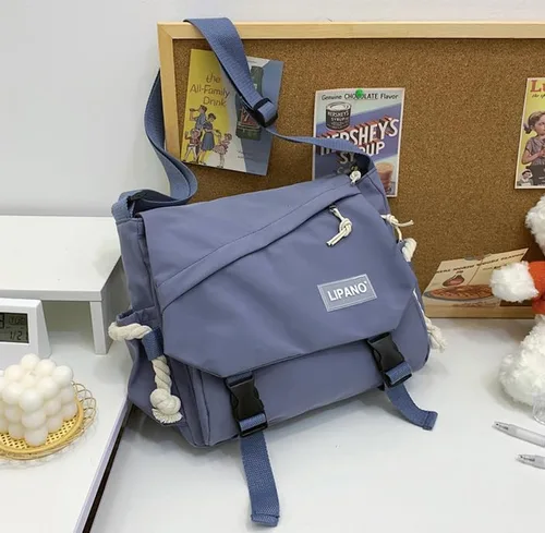 Vista 5 de Inshere Bolso cruzado estético con bonitos pines y adornos, bolsa de mensajero casual para el hombro, bolsa japonesa Kawaii para mujeres y hombres