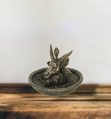 Vista 2 de Veronese Design 4 1/8" Beast Head Baphomet Escultura de resina Acabado Bronce Flujo Incienso Bowl
