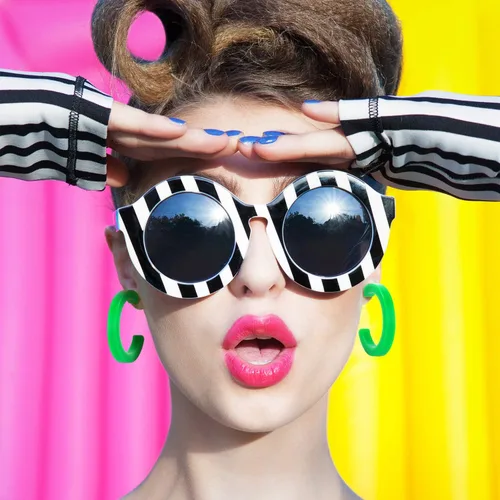 Vista 5 de Skylety 4 pares de aretes de neón de los años 80 para mujer, aretes colgantes retro de los años 90 para fiesta de los años 80, accesorios de disfraz