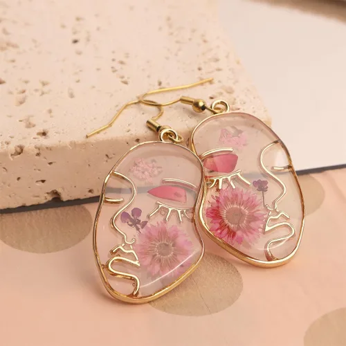 Vista 4 de JeanBeau - Aretes de arte abstracto de flores prensadas para mujeres, adolescentes y niñas, hechos a mano, flores secas únicas de resina dorada