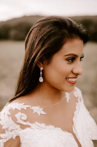 Vista 3 de SWEETV - Aretes de circonia cúbica con cristales de imitación en forma de gota para mujer, para dama de honor, novia