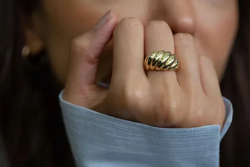 Vista 5 de Anillo de croissant de oro macizo de 14 quilates Anillo de cúpula trenzada de oro real de 14 quilates Anillo grueso de oro para mujer Anillo