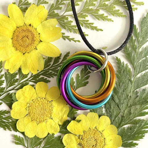 Vista 3 de Collares Mobii (Multicolor) Combinaciones de Colgantes, Joyería Fidget de Espiral de Bucle Infinito Eterno
