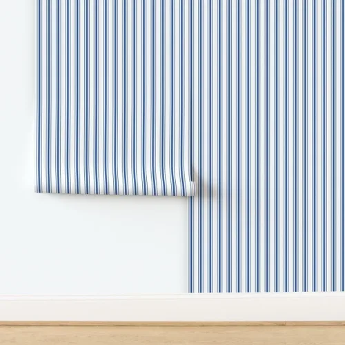 Vista 4 de Muestra de papel tapiz extraíble, diseño de rayas francesas con patrón de rayas azul oscuro, blanco, papel pintado prepegado personalizado por