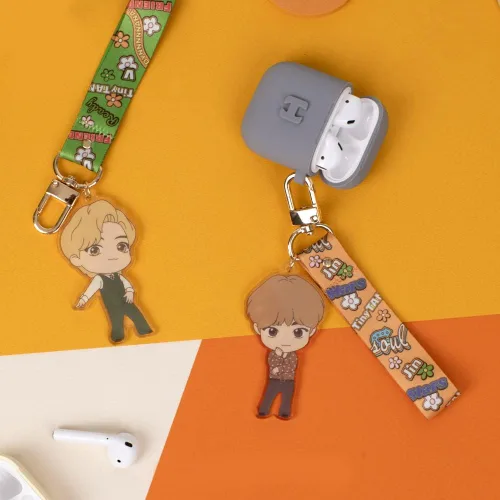 Vista 3 de BTS TinyTan Dynamite - Llavero de acrílico con correa de acrílico (Jin), Naranja