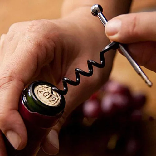 Vista 3 de Mini sacacorchos de acero inoxidable multifuncional al aire libre abrebotellas de vino con llavero de anillo