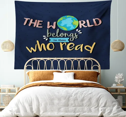 Vista 5 de Ambesonne Tapiz de libro, tamaño King, el mundo pertenece a los que leen palabras inspiradoras sobre fondo azul oscuro, colcha colgante de pared