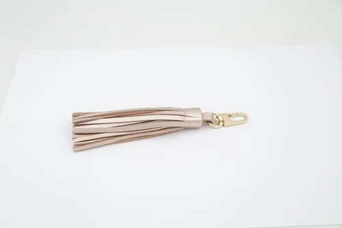 Vista 2 de ZOONAI Llavero con borla de cuero para mujeres y niñas, colgante de bolso para coche, cartera, monedero, colgante de decoración