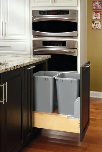 Vista 6 de Rev-A-Shelf Botes de basura dobles extraíbles de 50 cuartos de galón para debajo del gabinete con sistema de deslizamiento suave de apertura