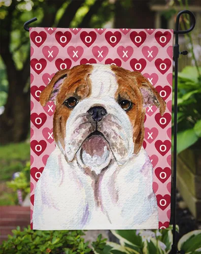 Vista 3 de Caroline's Treasures SS4484GF Bandera de jardín con diseño de bulldog inglés y corazones para el Día de San Valentín, bandera decorativa para patio