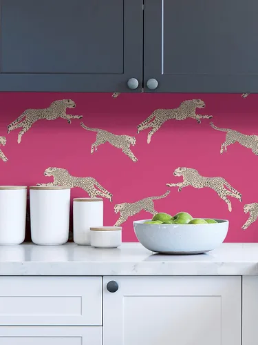Vista 4 de Brewster Scalamandre Bubblegum Leaping Cheetah Peel and Stick - Papel pintado de guepardo rosa, papel de contacto extraíble para paredes