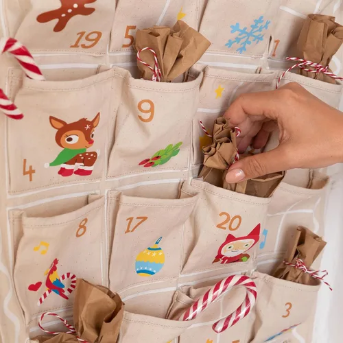 Vista 3 de Tonies Calendario de Adviento de Navidad, diseño reutilizable para colgar en la pared con 24 bolsillos