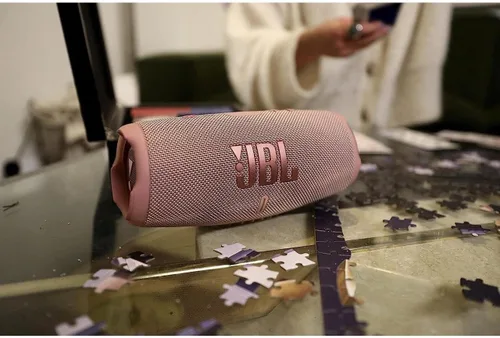 Vista 5 de JBL Charge 5 - Altavoz Bluetooth portátil con funda de viaje rígida Megen con IP67 impermeable y carga USB (rosa)