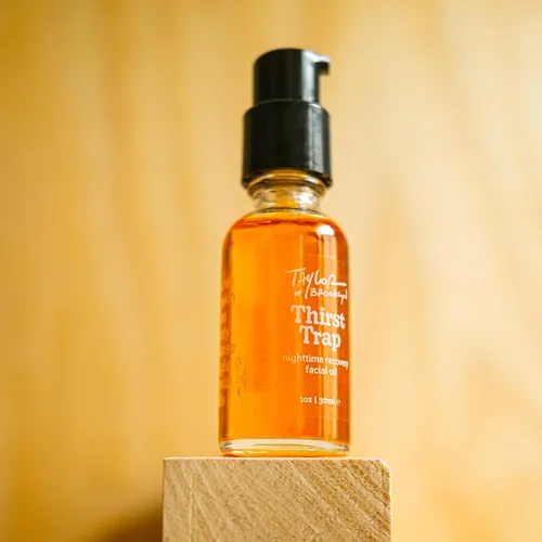 Vista 5 de Thirst Trap Aceite facial de recuperación nocturna – Aceite facial sin fragancia con rosa mosqueta y espino cerval de mar para piel seca
