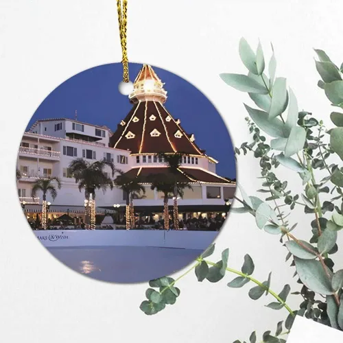 Vista 4 de Christmas Bauble Hotel Del Coronado - Adorno de Navidad único – Recuerdo redondo para árbol de Navidad – Colgante de cerámica doble cara impresión 3