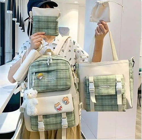 Vista 2 de Paquete de 5 mochilas escolares kawaii con bonitos alfileres colgantes de oso a cuadros, suministros de regreso a la escuela, mochila escolar