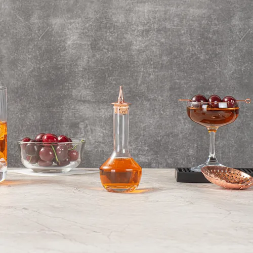 Vista 7 de Restaurantware Bar Lux - Botella amarga de 3.5 onzas, 1 vaso amargo de grado profesional, con tapa Dasher chapada en cobre para cócteles o postres