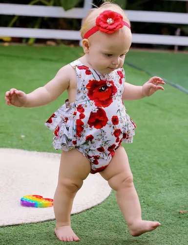 Vista 2 de Mameluco de verano con diseño floral y volantes para niña bebé, con diadema