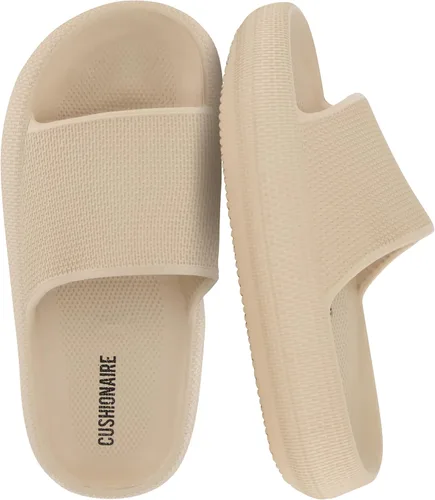 Vista 17 de CUSHIONAIRE Feather-K Cloud Slides, EVA Waterproof Pool Sandals for Kids Negro