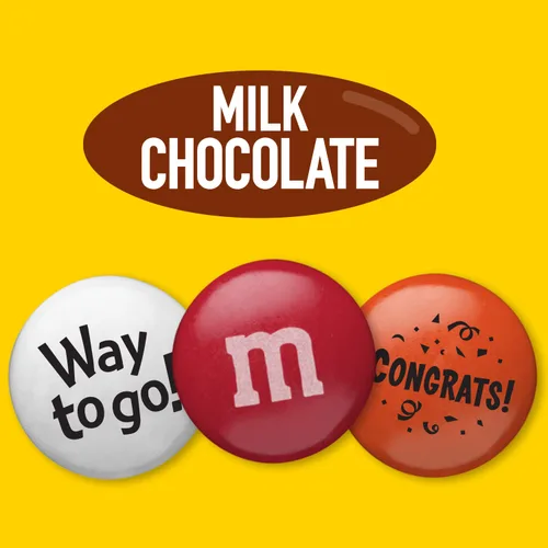 Vista 2 de M&M'S - Caramelo de chocolate con leche prediseñado para felicitaciones, 2 libras de dulces a granel con gráficos de felicitación para regalos
