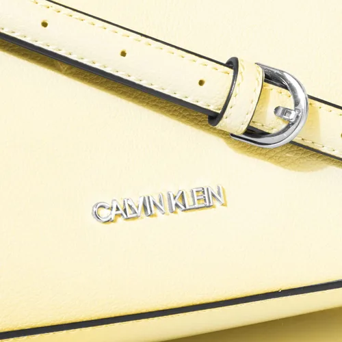 Vista 6 de Calvin Klein Hailey Micro Pebble Triple Compartment Chain Crossbody